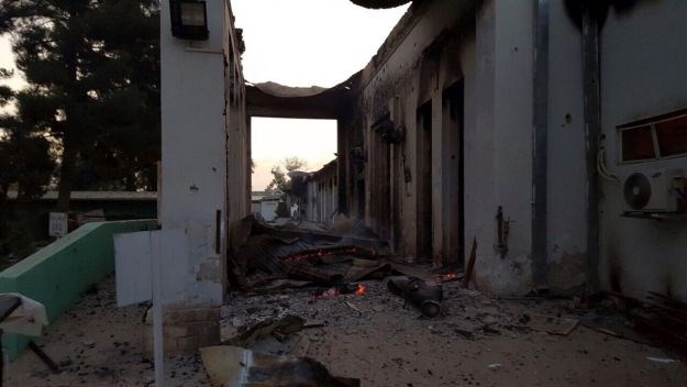 Američki tenk ušao u ruševine bombardirane bolnice u Kunduzu i tako možda uništio ključne dokaze