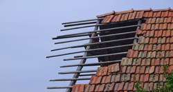 Vjetar divlja po Ogulinu i okolici, uništeni krovovi na dvije škole