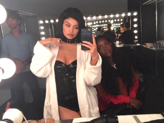 Kim pomakni se, Kyle "ruši" Internet novim seksi fotkama