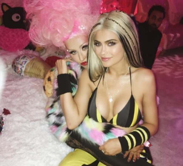 Dvije seksi plavuše: Kylie Jenner kao Christina Aguilera opet oduševila fanove