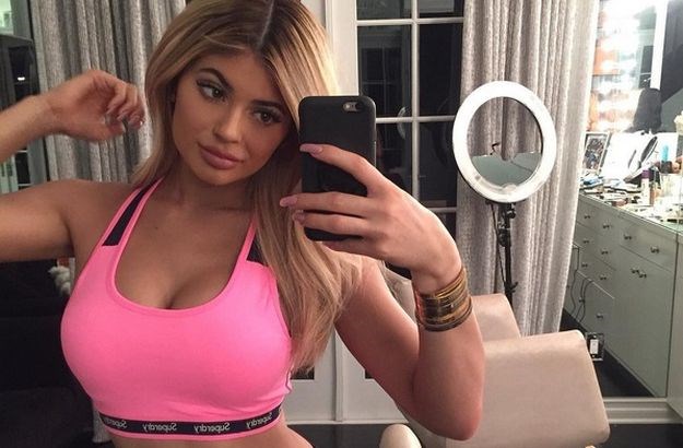 Kylie Jenner odlučila utišati glasine da je povećala grudi pokazujući ih