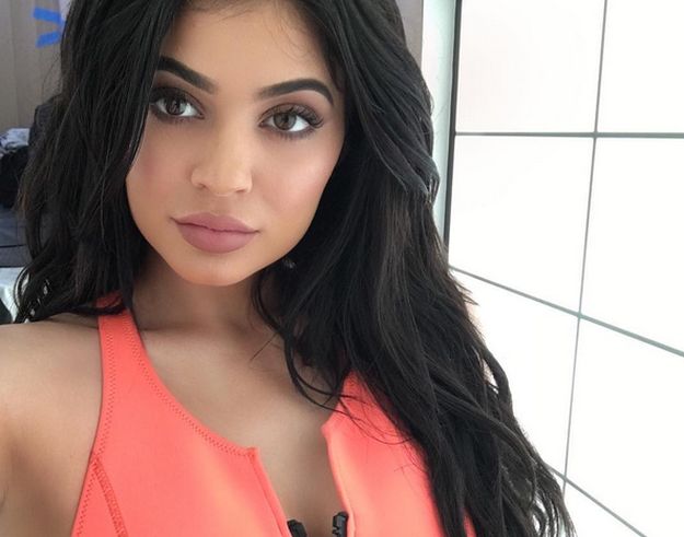 FOTO Mokra Kylie Jenner jedva uvukla obline u haljinu i pokazala da je najseksi Kardashianka