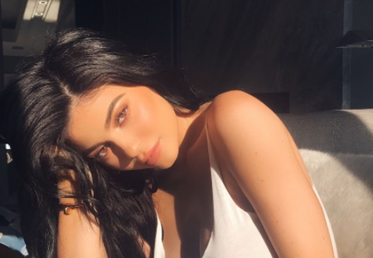 Fotka od dva i pol milijuna lajkova: Kylie Jenner provirile bradavice kroz laganu bijelu haljinu