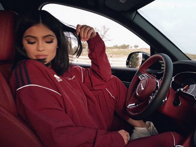 Kylie se vratila na Instagram u svom stilu i pokrenula nove glasine
