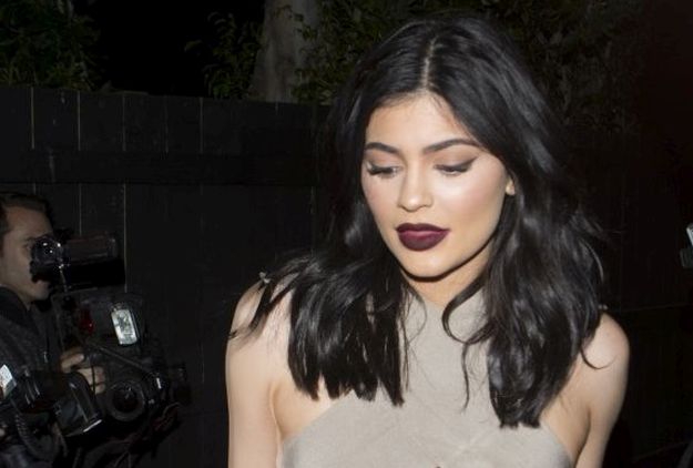 FOTO Učila je od najbolje: Kylie Jenner pokazala grudi poput starije sestre Kim