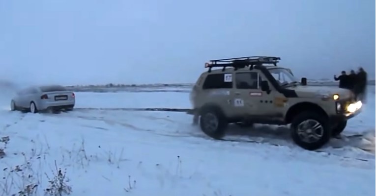 VIDEO David protiv Golijata na snijegu: Lada Niva protiv Audija S6