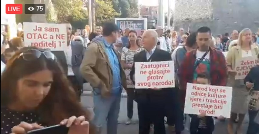 VIDEO Prosvjed protiv Istanbulske konvencije u Splitu, Batarelo pozvao Plenkovića da je odbaci
