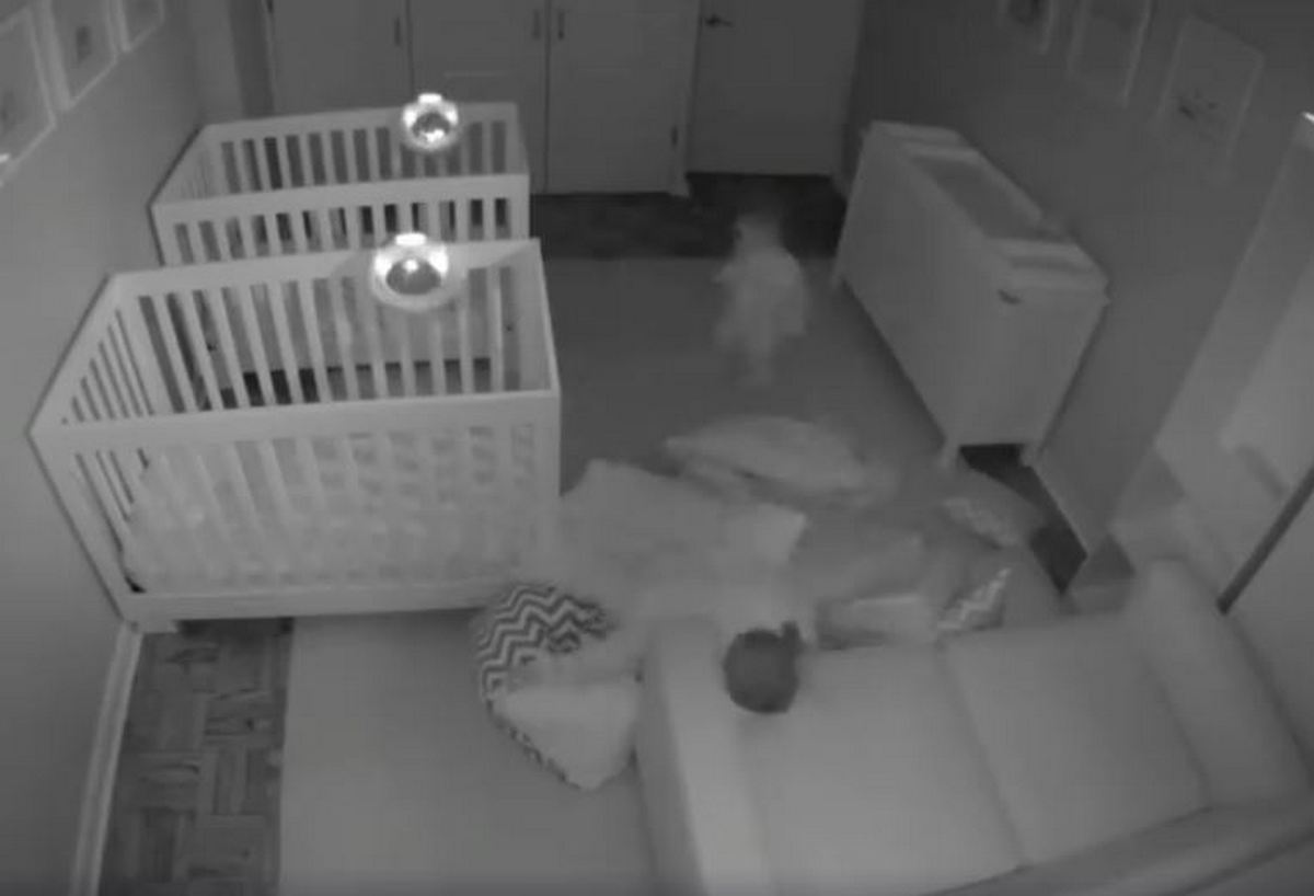 Kamere snimile što se noću događa u dječjoj sobi i raskrinkale slavni roditeljski mit
