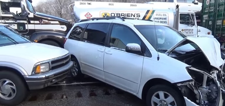 VIDEO Golemi lančani sudar od 50 vozila, poginuo vozač kamiona