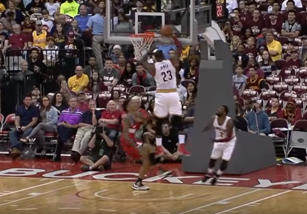 Sjećate li se blokade koja je obilježila NBA finale? LeBron ju je ponovio