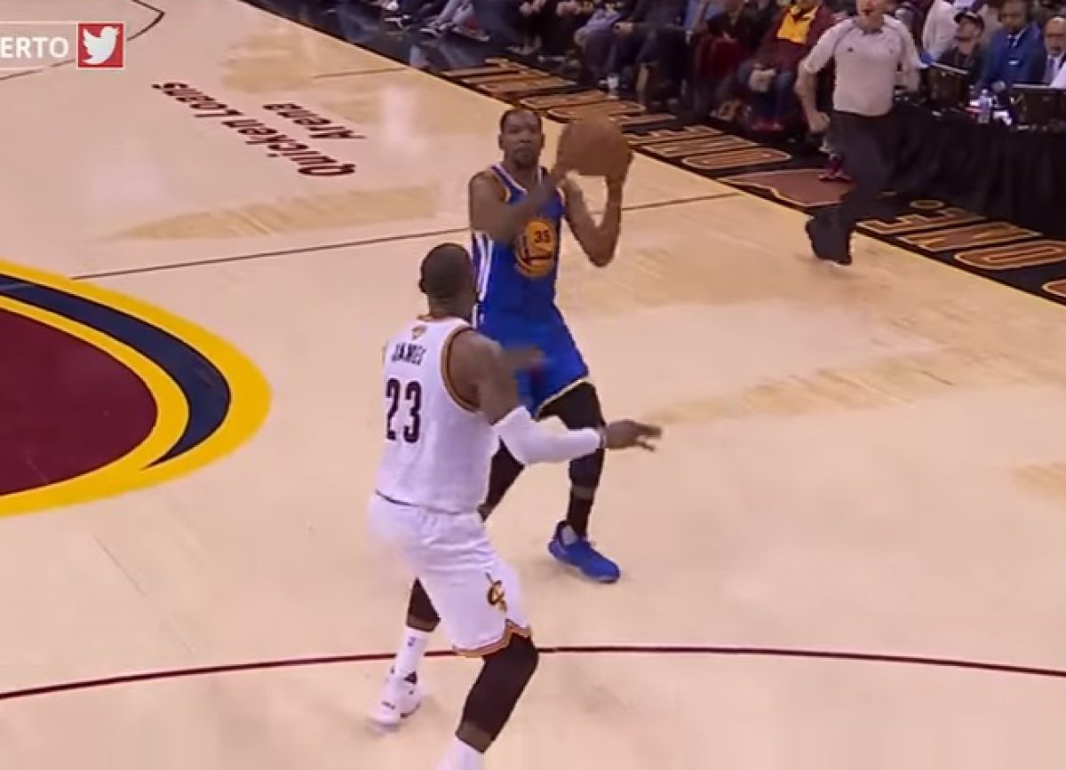 PRVAK SE VEĆ ZNA? Durant nevjerojatnom serijom u zadnjoj minuti rasplakao Cleveland za 3-0 u finalu