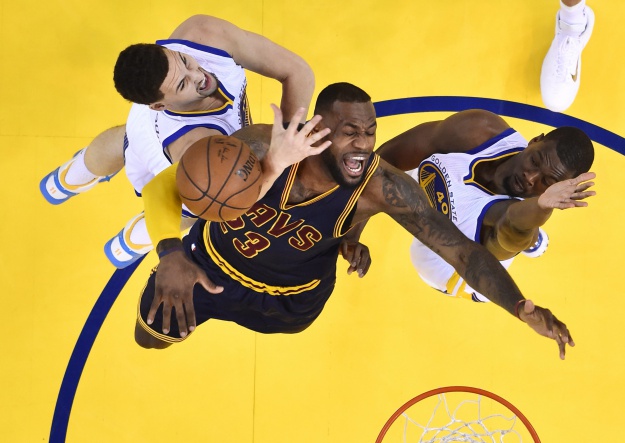 Ludnica u Clevelandu: Monstruozni LeBron i nedraftirani Australac ponovno srušili Golden State