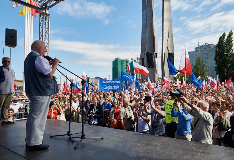 Bivši poljski predsjednik pridružio se prosvjedima protiv pravosudne reforme