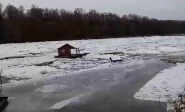 VIDEO Ledena Drava odnijela drvenu kuću, scena izgleda kao iz filma katastrofe