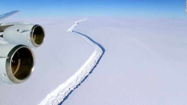 ZNANSTVENICI OČAJAVAJU Ledenjak veći od New Yorka odlomit će se od Antarktika, raste razina mora?