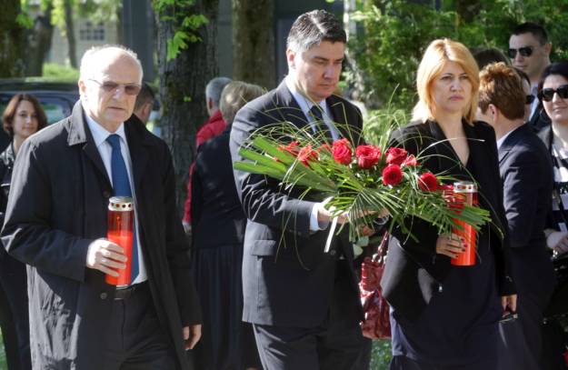 SDP-ovo izaslanstvo položilo vijenac na Račanov grob