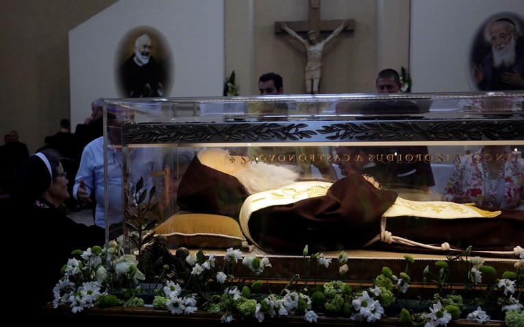 U Split stiže mrtvo tijelo Leopolda Mandića, očekuje se 30 tisuća vjernika