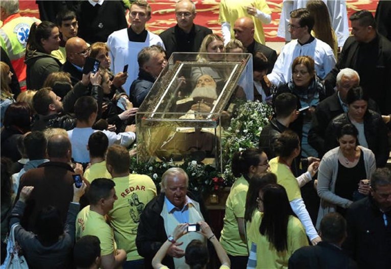 Sveti Leopold Mandić se vraća, Hrvati će opet moći dirati mrtvaca