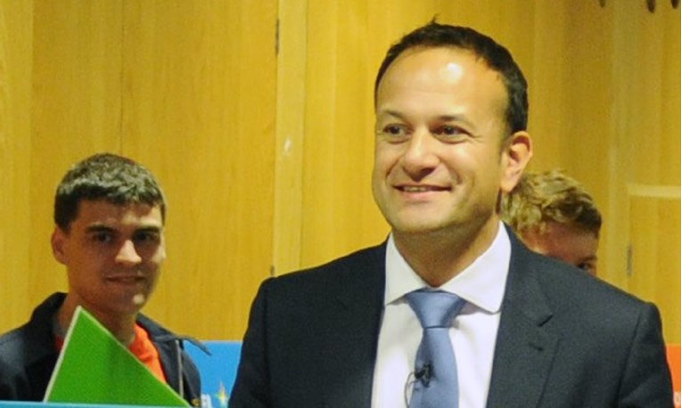 Irska dobila prvog gay premijera: Leo Varadkar preuzeo vlast