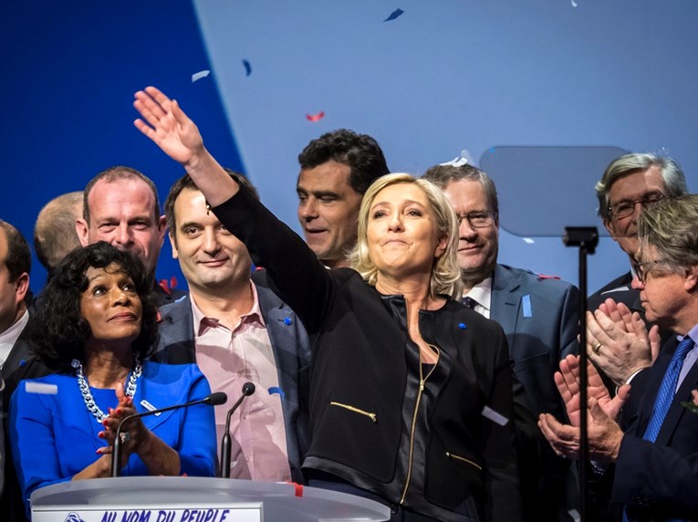 Policija uhitila dvoje ključnih pomoćnika Marine Le Pen