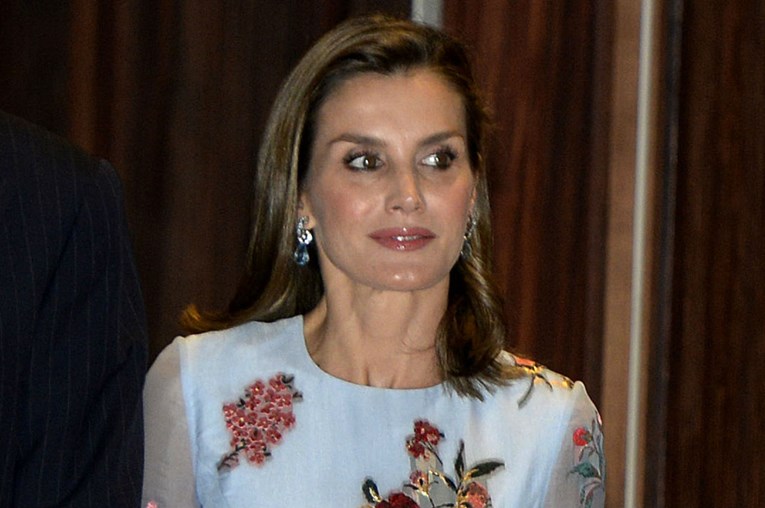 Španjolska kraljica Letizia obukla je proljetnu haljinu usred jeseni i oduševila