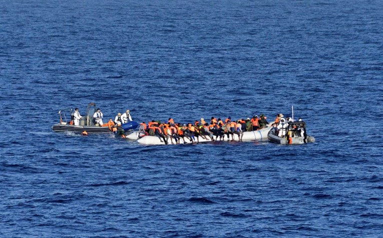 U blizini grčkog otoka Lezbosa utopilo se 15 migranata, među njima i dvoje djece