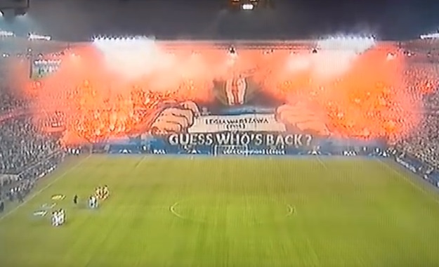 "Pogodite tko se vratio": Spektakularna koreografija u Varšavi i poruka UEFA-i