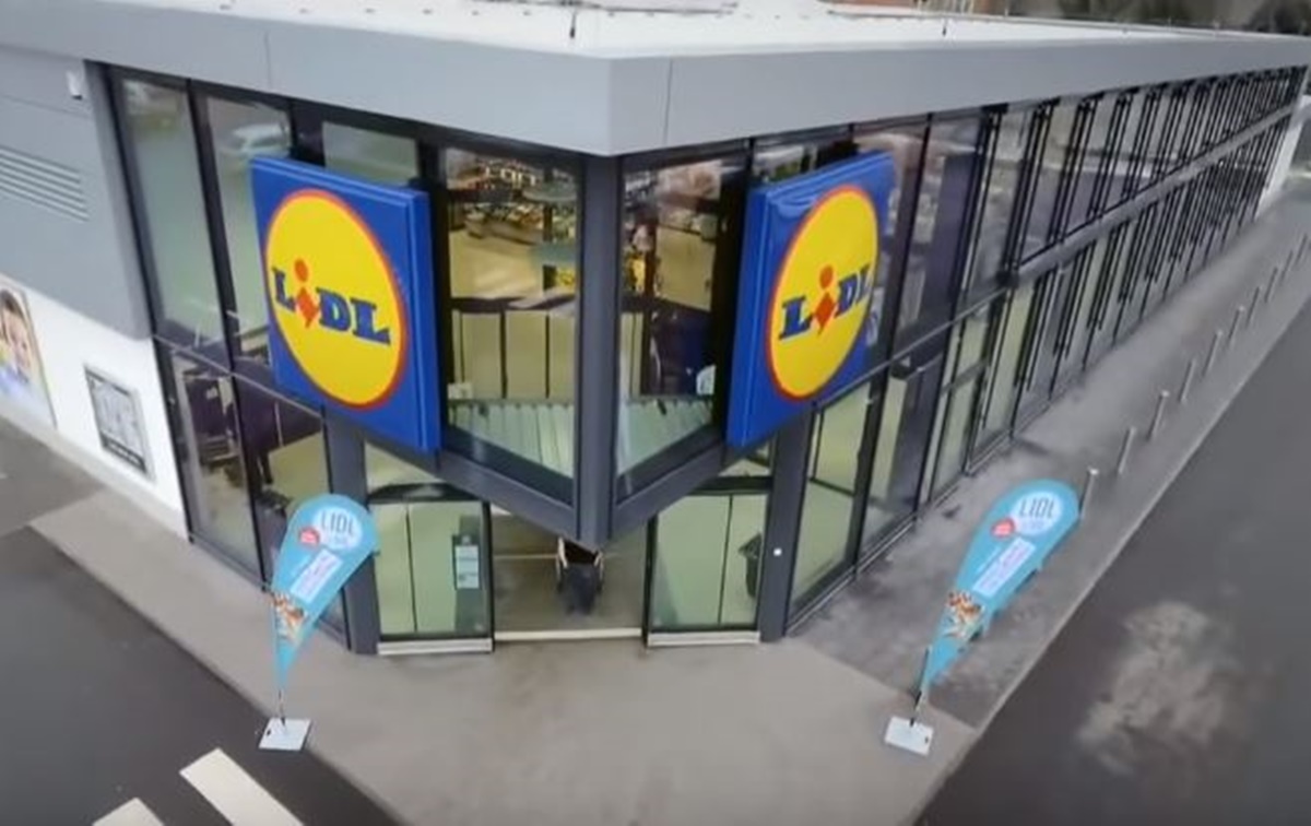 Kaos u Lidlu zbog vina: Ljudi čekali u redu satima, došlo i do naguravanja