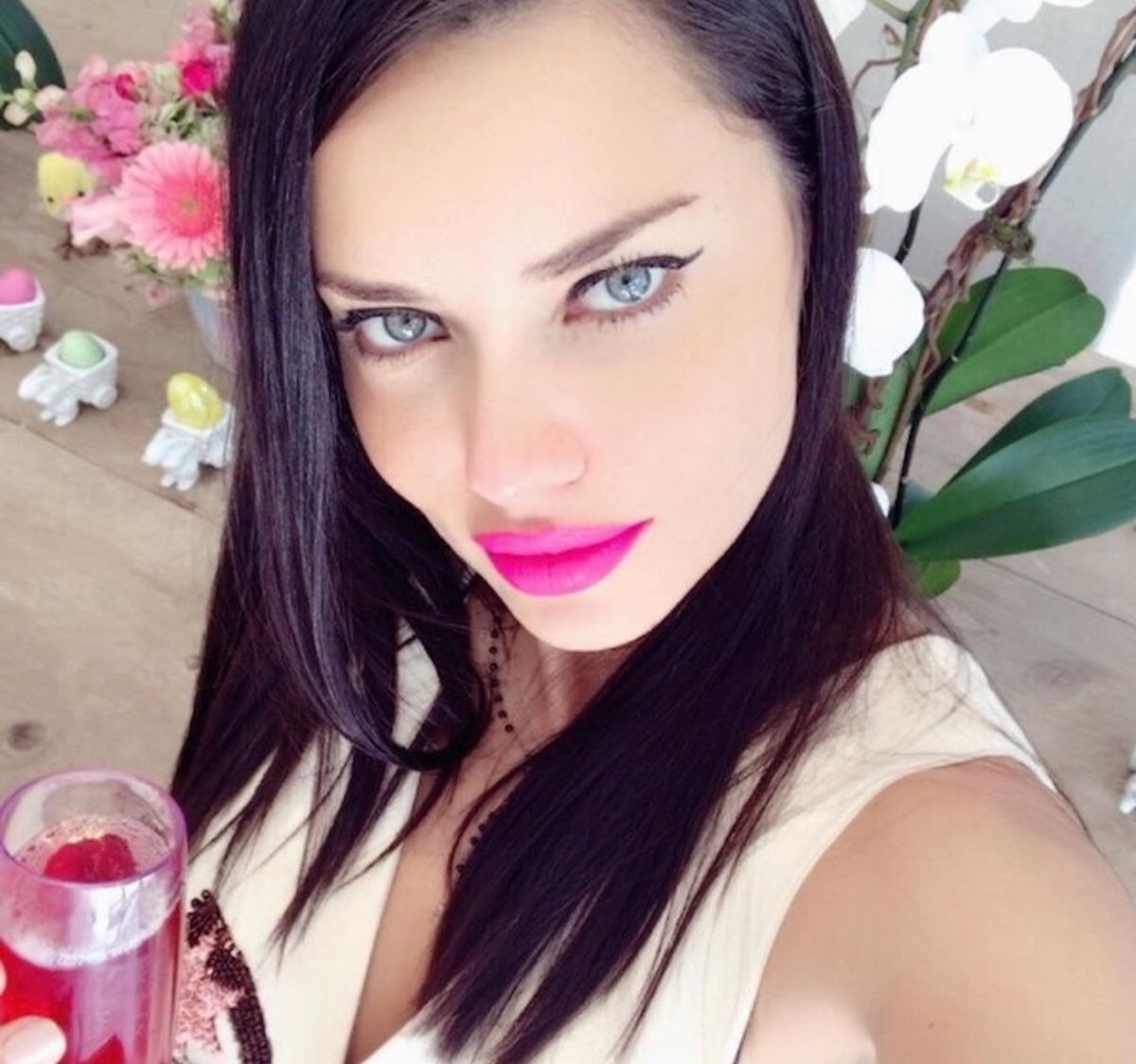 Adriana Lima svojom teorijom o Uskrsu razbjesnila kršćane: "Duša me boli kad ovo vidim"