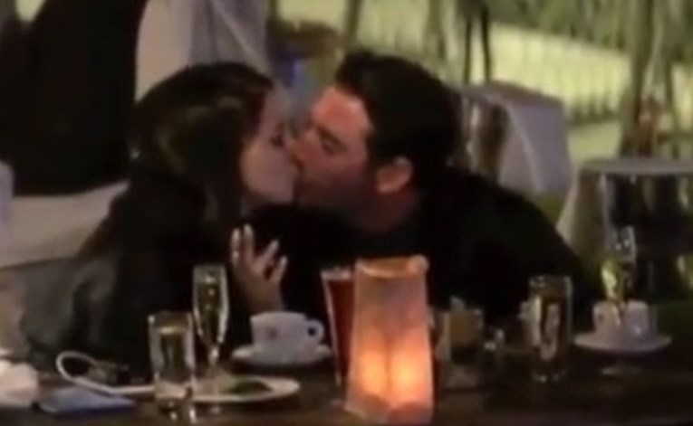 VIDEO Adriana Lima uhvaćena na djelu: Tko je novi dečko s kojim se ljubila pred svima?