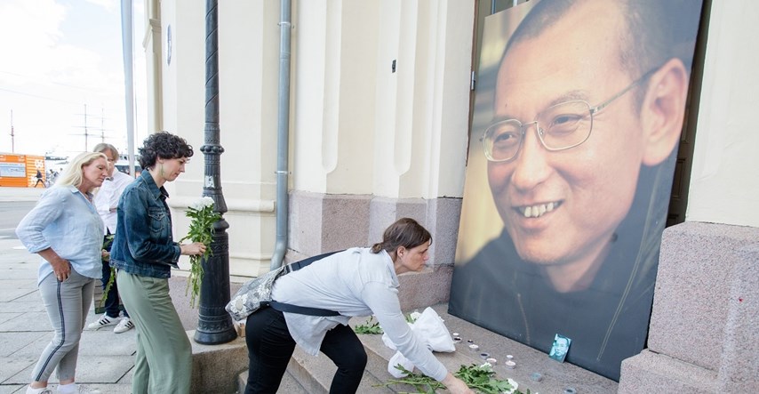 Svijet žali zbog smrti kineskog Nobelovca, upućeni pozivi Pekingu da pusti njegovu suprugu