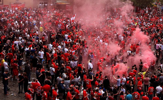 VIDEO Navijači Liverpoola okupirali Basel i napravili ludnicu