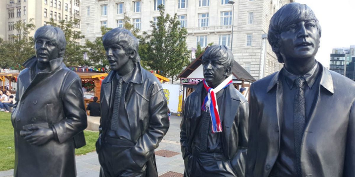 U LIVERPOOLU JE KAO NA PJACI! Beatlesi nose šal Hajduka, na utakmicu stigli i vatrogasci