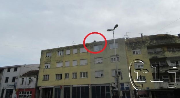 Neobuzdana strast: Par šokirao prolaznike seksom na vrhu zgrade u Ljubuškom