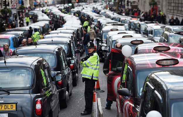 Osam tisuća crnih taksija stalo u centru Londona: Prosvjed protiv Ubera