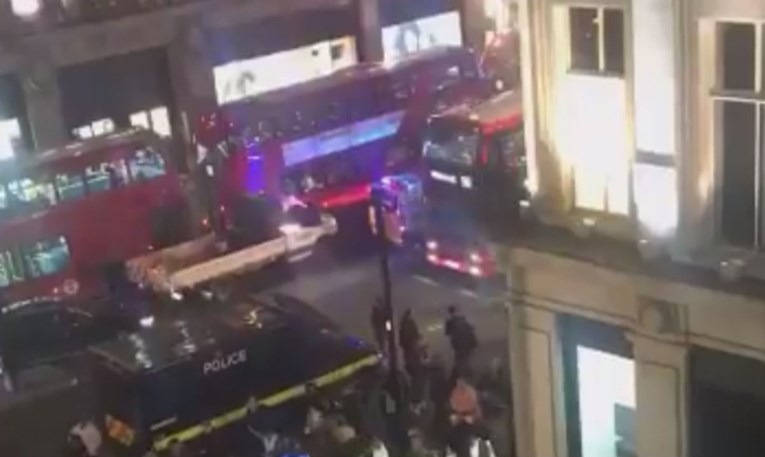 PANIKA U LONDONU Stotine evakuirane iz stanice metroa, ljudi su plakali i vrištali
