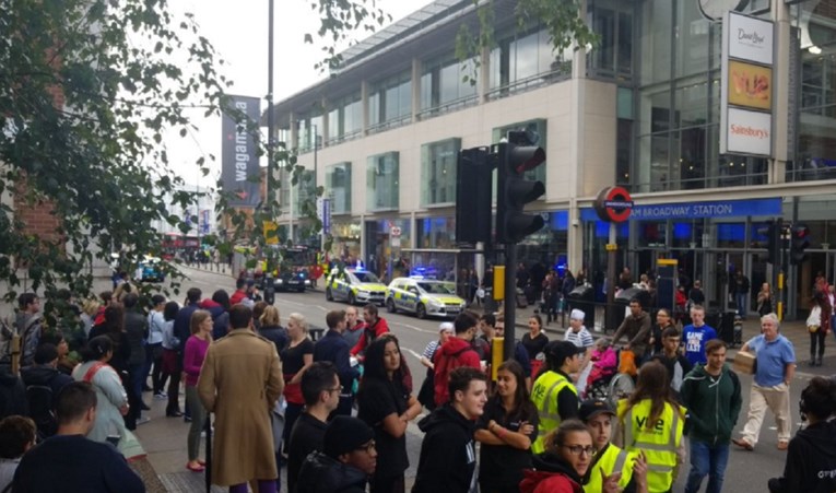 Evakuirana stanica podzemne u Londonu, policija na terenu