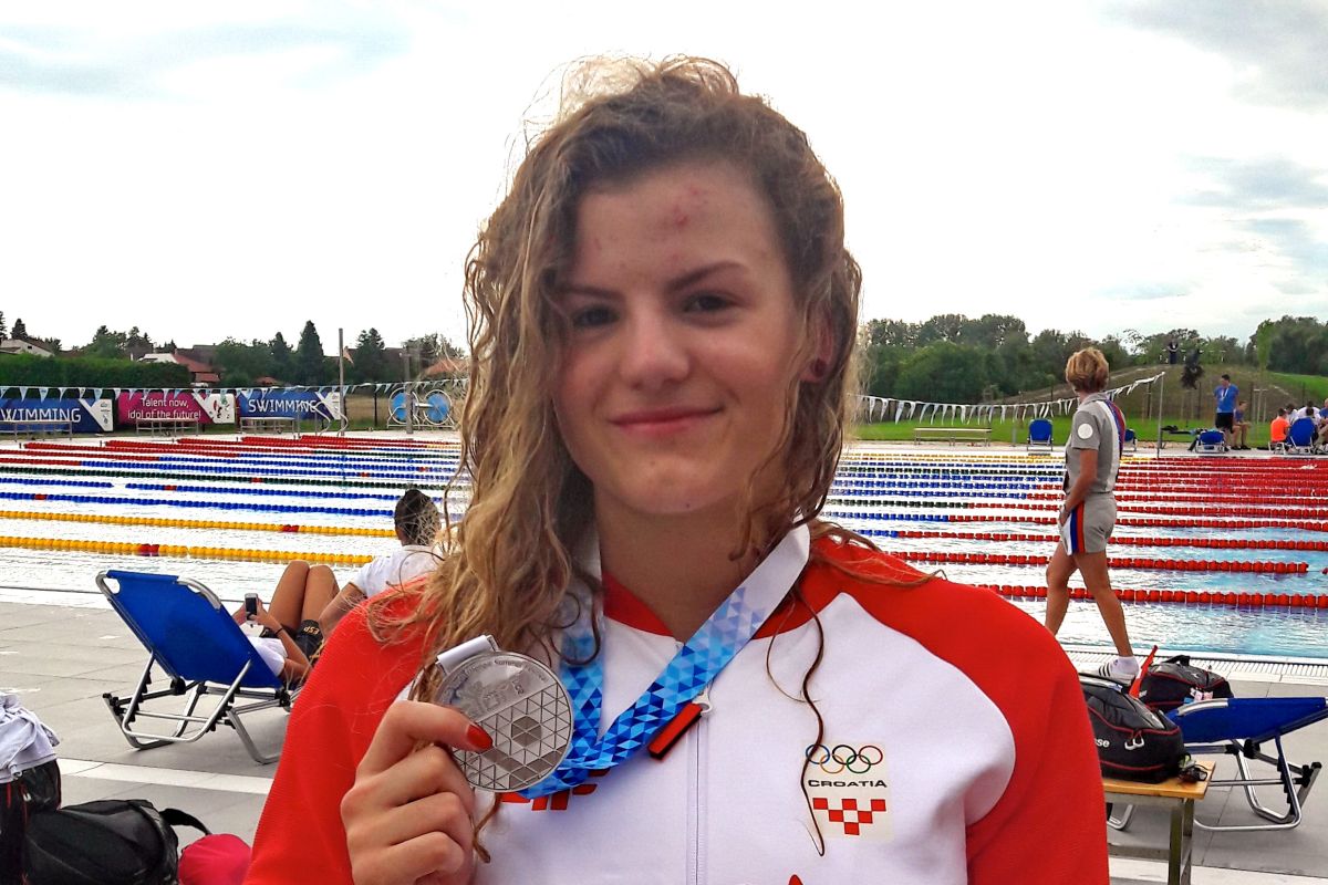 TREĆE ODLIČJE HRVATSKE NA OLIMPIJSKOM FESTIVALU Jerebić doplivala do srebrne medalje