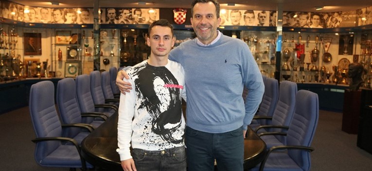 Lovren mlađi potpisao novi ugovor s Dinamom