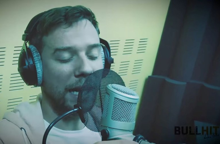 VIDEO Luka Bulić opjevao 76. ruku, nećete vjerovati tko je s njim zapjevao