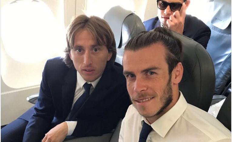 FOTO Modrić, Bale i Cristiano pozirali u avionu za München
