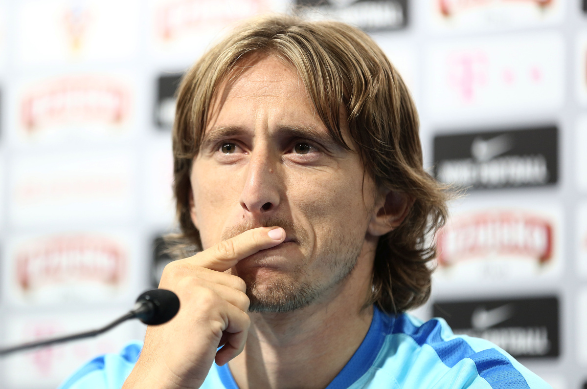 MODRIĆ ODGOVORIO NAVIJAČIMA "Ginem za hrvatski dres 10 godina i tako ću nastaviti"