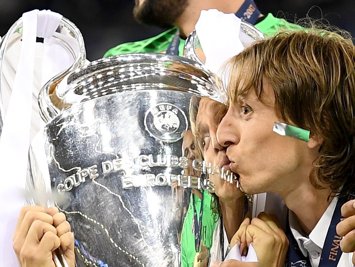 POGLEDAJTE SEDAM MINUTA ČAROLIJE "Sve što Modrić dodirne pretvara se u zlato"