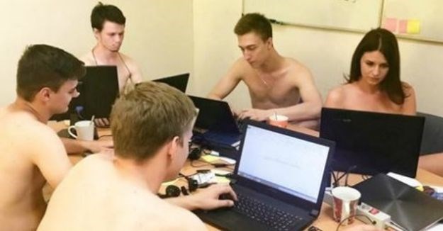 FOTO Predsjednik im naredio: Internet preplavile slike golih Bjelorusa na poslu