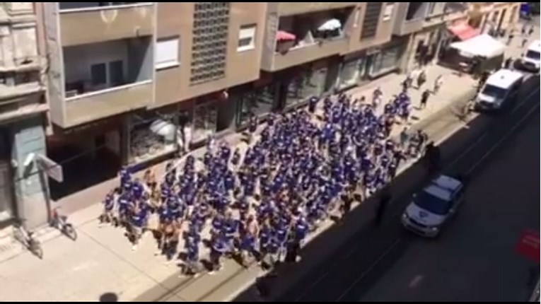 ŠVICARCI MARŠIRAJU OSIJEKOM Luzernovi navijači u procesiji centrom grada