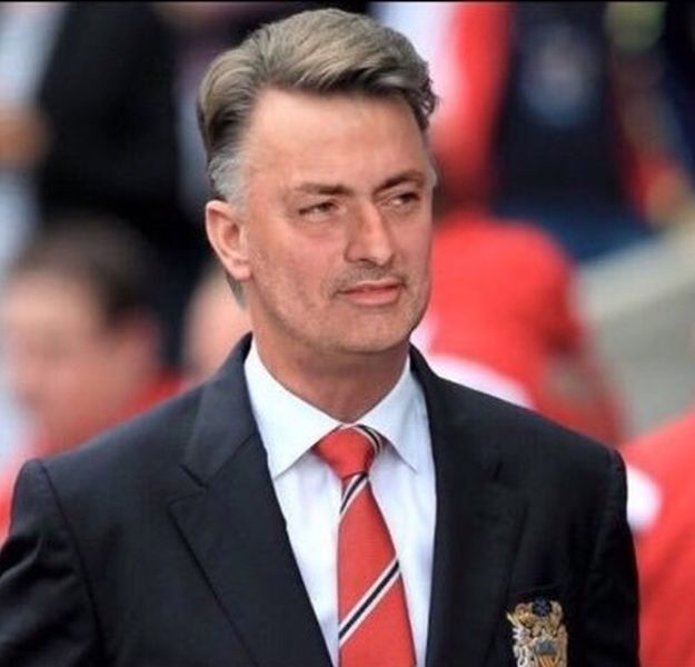 Mourinho je i službeno gori od Van Gaala, navijači ga preziru, a on i za novi debakl krivi - igrače