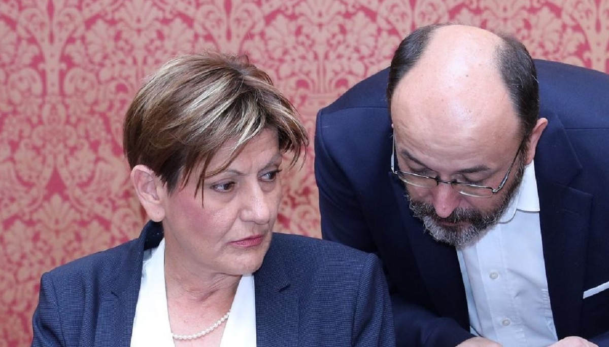 Iz vlade puštaju maglu o novim mailovima