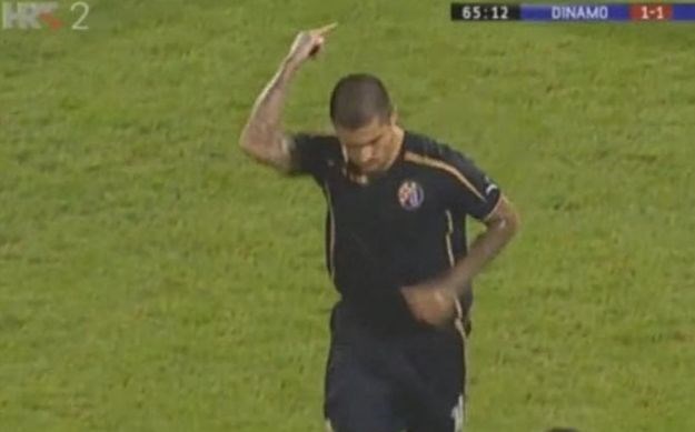 Dinamu je pokazao srednji prst, a oni mu dali kapetansku traku