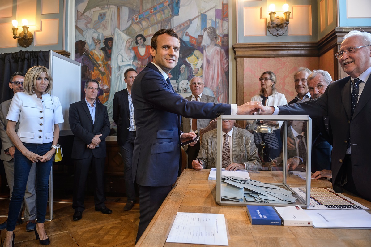 Macronova stranka bi mogla osvojiti rekordnu parlamentarnu većinu