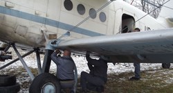 VIDEO Mađarska policija u polju pronašla avion pun ilegalnih imigranata, posadi i pilotu ni traga